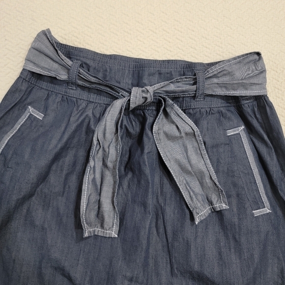Ann Taylor Loft Blue & Gray Chambray Color block skirt with Pockets Size 8P - Picture 6 of 16